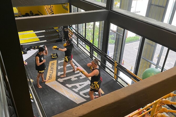 Bangkok:Learn 1-1 Muay Thai + Free Muaythai Shorts & Hotel Pickup - The first 15 minutes: stance, guard, and warm-up