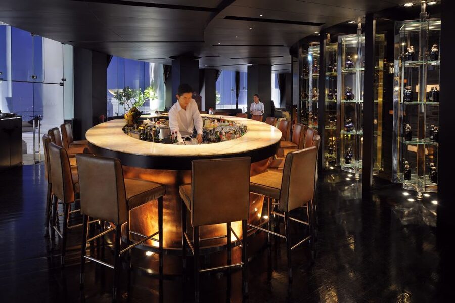 Bangkok: Lebua Rooftop Bar Reservation & Round-Trip Transfer - Choosing between Lebua No.3, Alfresco 64, and Distil