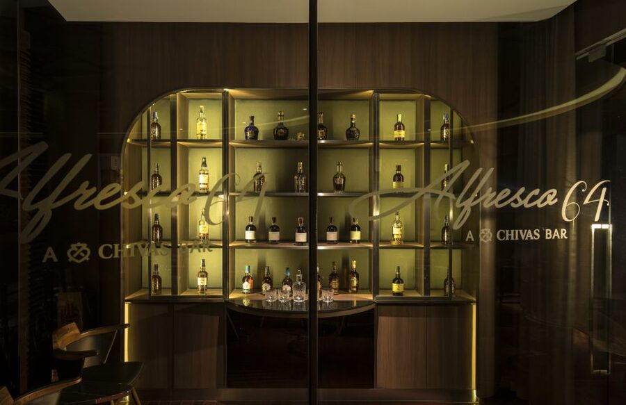 Bangkok: Lebua Rooftop Bar Reservation & Round-Trip Transfer - The dress code is stricter than many Bangkok bars