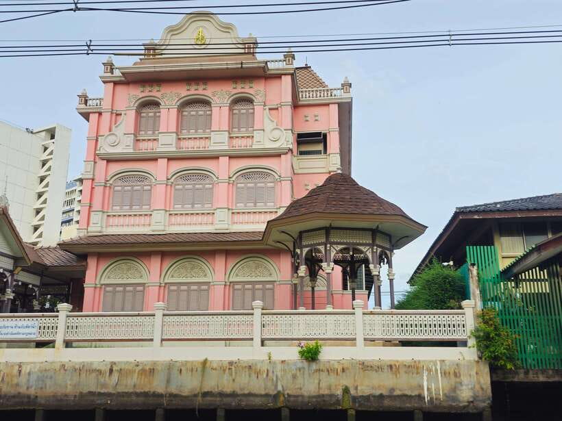 Bangkok Long Boat Canal a Big Buddha & Culture Markets Tour - Walking through Khlong Bang Luang village