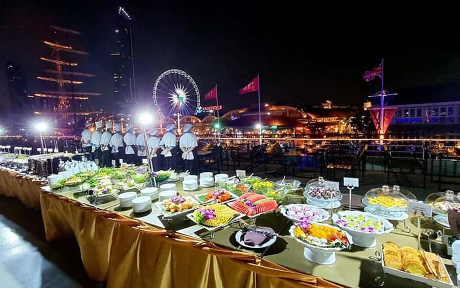 Bangkok: Luxury White Sunset or Dinner Cruise with Beer - The river views: temples, bridges, and Bangkok after dark