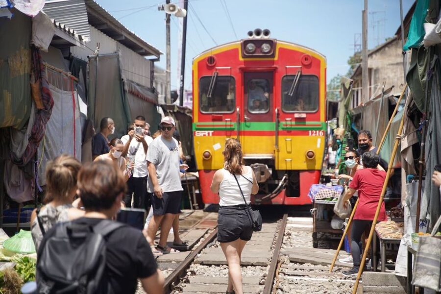 Bangkok: Maeklong Railway Market & Floating Market Tour - Damnoen Saduak Floating Market by paddle boat