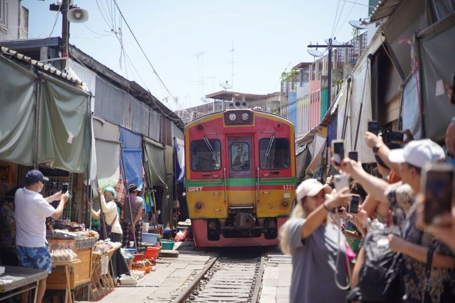 Bangkok: Maeklong Railway Market & Floating Market Tour - Is seven hours a good use of your Bangkok day?