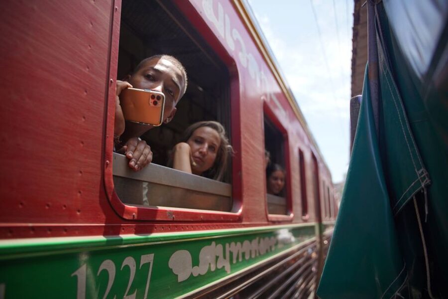 Bangkok: Maeklong Railway Market & Floating Market Tour - What the $32 price includes
