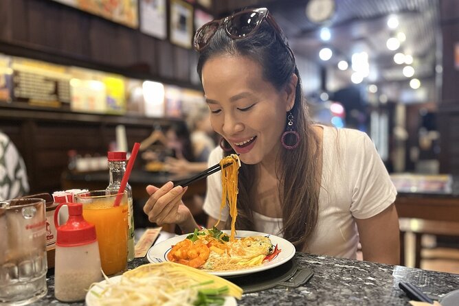 Bangkok Michelin Food Tour (3 Stops, 8 tastings) - Wat Thepthidaram brings a quiet pause