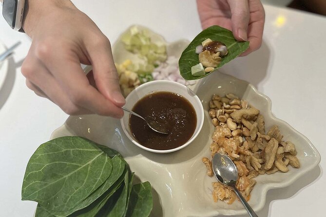 Bangkok Michelin Food Tour (3 Stops, 8 tastings) - The first food stop focuses on familiar Thai favorites