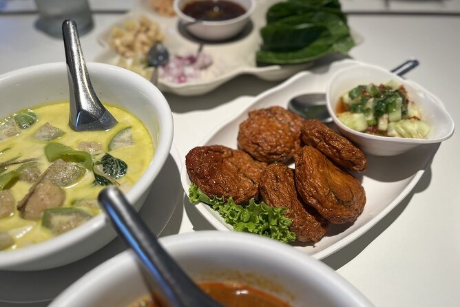 Bangkok Michelin Food Tour (3 Stops, 8 tastings) - Meeting at Sam Yot and setting off by tuk-tuk