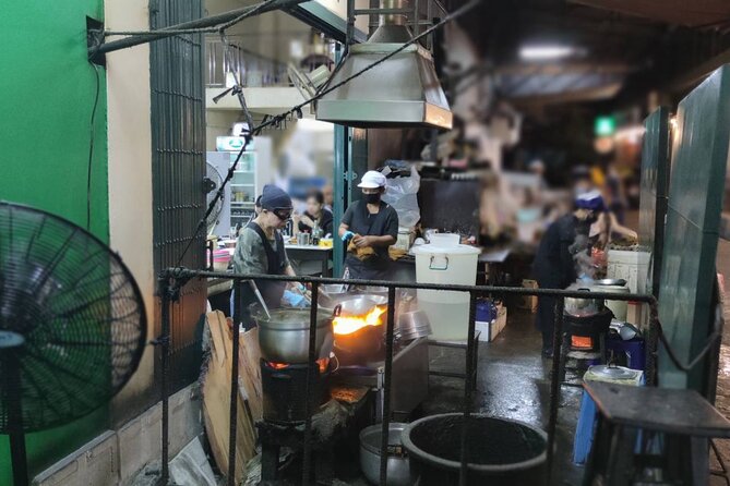Bangkok: Michelin Guide Street Food Tour by Tuk Tuk - Yaowarat Road and the Chinese doughnut stop