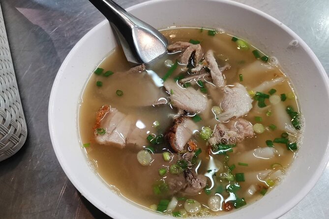 Bangkok: Michelin Guide Street Food Tour by Tuk Tuk - Starting at River City and riding toward Chinatown