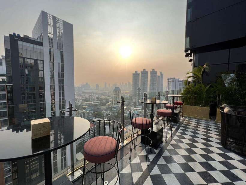 Bangkok: Mojjo Rooftop Lounge & Bar Food & Beverage Package - Latin fusion food with a rooftop setting