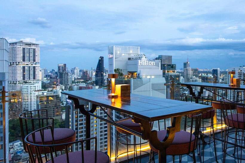 Bangkok: Mojjo Rooftop Lounge & Bar Food & Beverage Package - Handcrafted drinks and live music