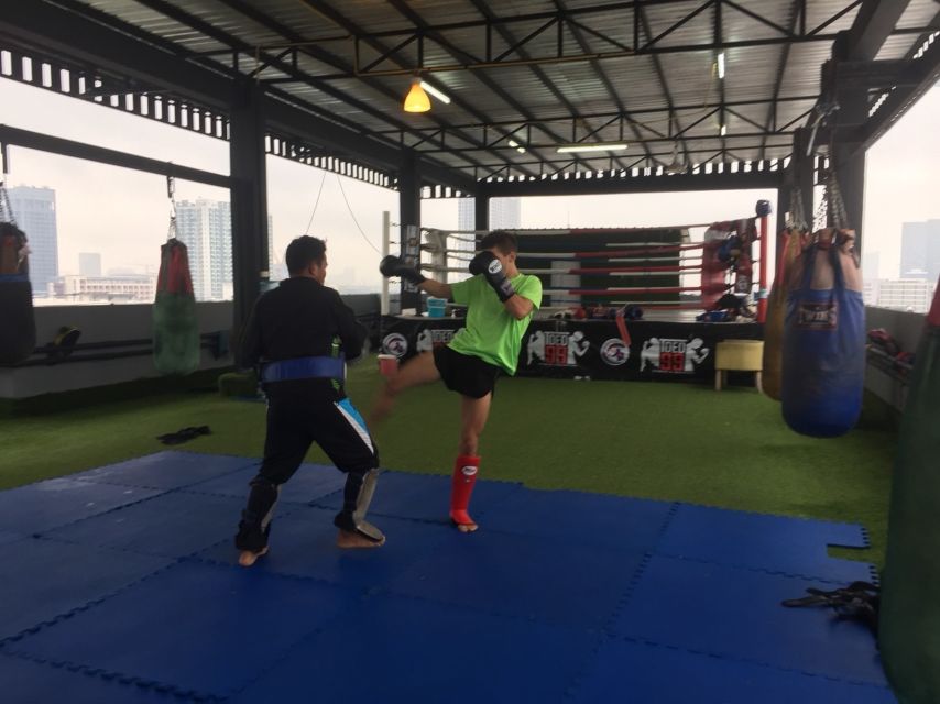 Bangkok: Muay Thai Boxing Class for Beginners - Coaching, translation, and personal attention