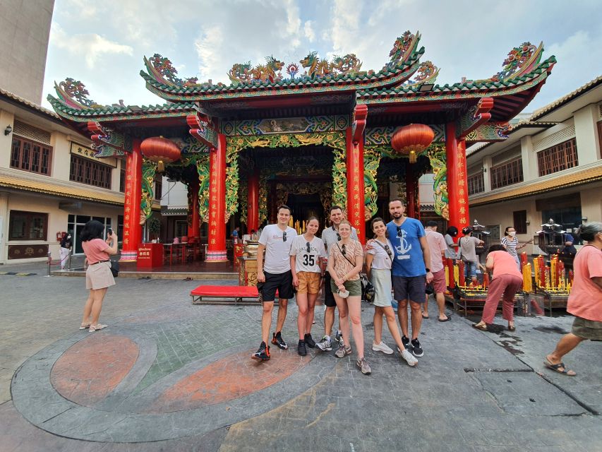 Bangkok: Must things to see in China town, Small group - Starting at Tang Hua Pug Building near Hualampong