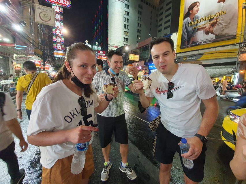 Bangkok: Must things to see in China town, Small group - Sampeng Market, where the route tightens