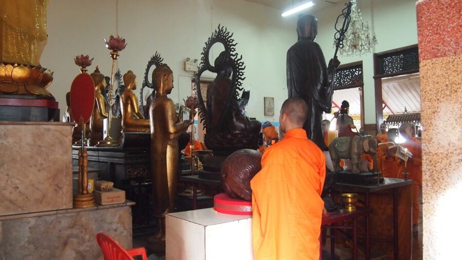 Bangkok: Must things to see in China town, Small group - A cafe pause after the crowded lanes