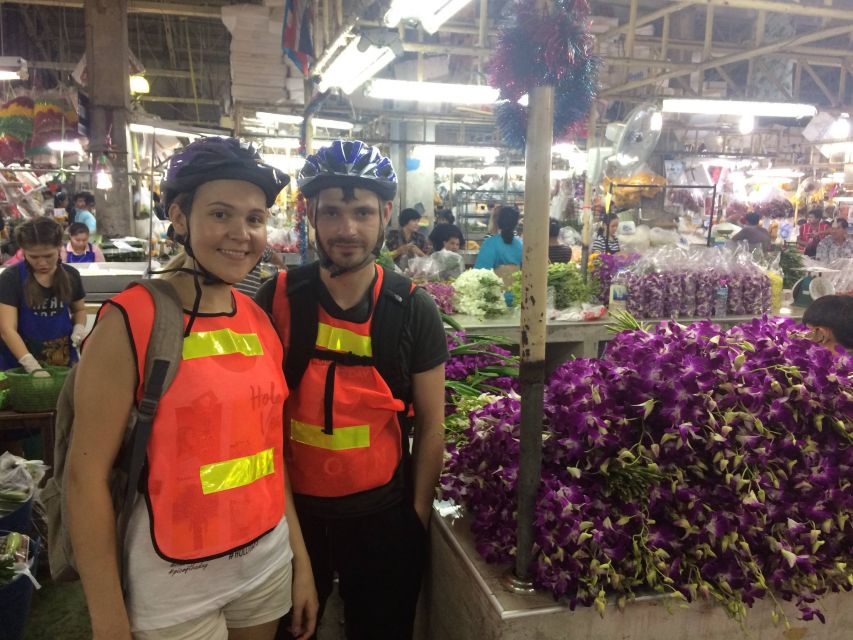 Bangkok: Night Bike Ride and Dinner at a Local Restaurant - Why Bangkok works so well on two wheels at night