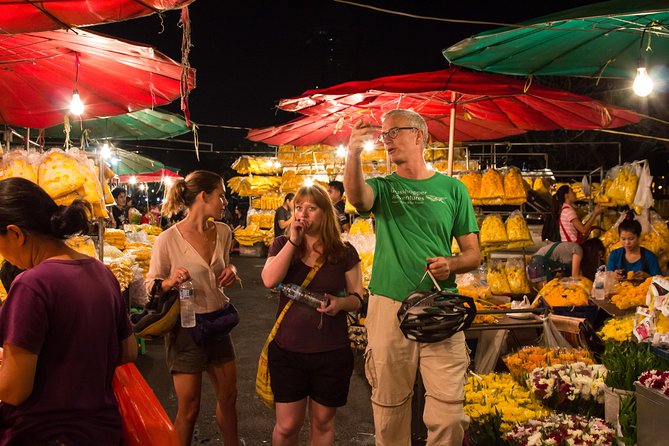 Bangkok: Night Bike Tour with Temples & Flower Market Visit - Wat Rakang and the quieter side of the river