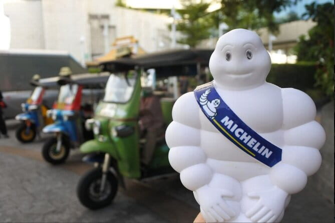 Bangkok Night Food Tour By Tuk Tuk - Pak Khlong Talat brings flowers into the night