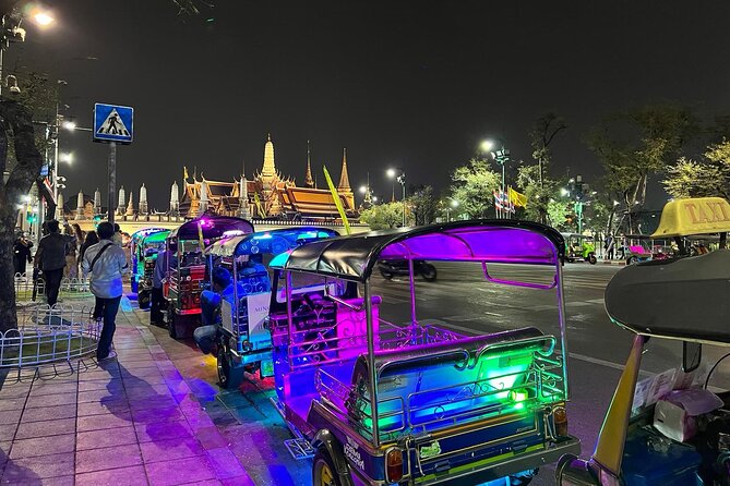 Bangkok Night Tour: Food, Temple & Tuk Tuk - Wat Prayurawongsawat after sunset