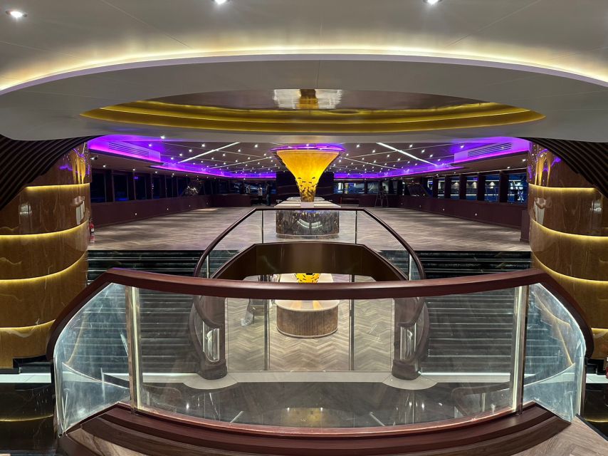 Bangkok: Opulence Luxury Chao Phraya Dinner Cruise - Dinner: plenty of choice, with a few tradeoffs