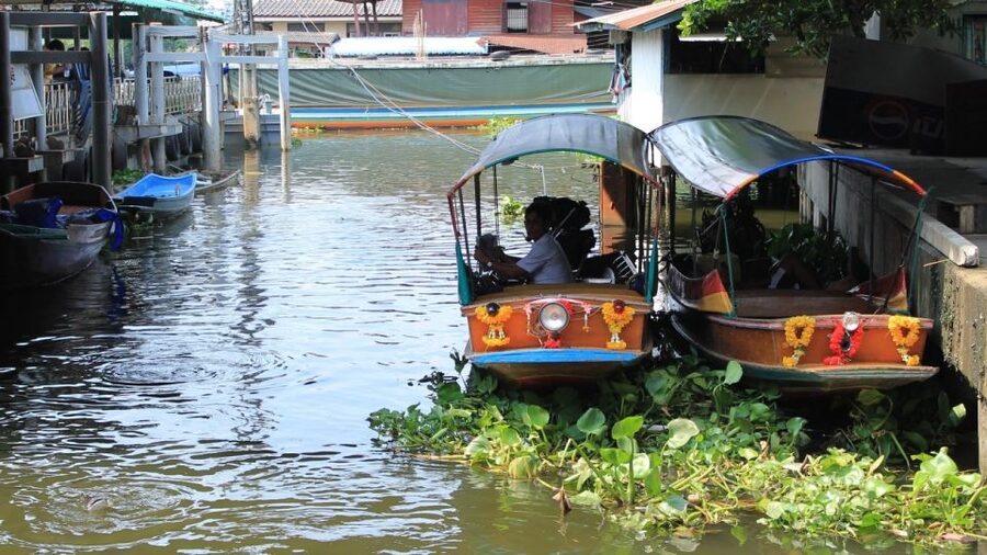 Bangkok: Private Thonburi Longtail Boat Tour & Wat Pho Visit - Why Thonburi Works Best From a Longtail Boat