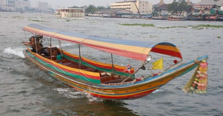 Bangkok: Private Thonburi Longtail Boat Tour & Wat Pho Visit - Seeing Everyday Thonburi Along the Khlongs