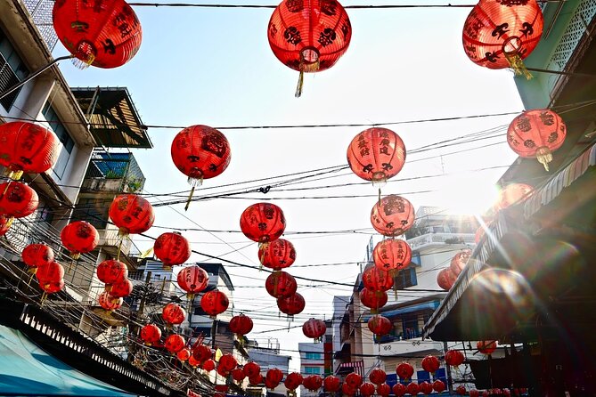 Bangkok Private Walking Food Tour with 10+ Tastings in Chinatown - Talat Noi adds neighborhood character