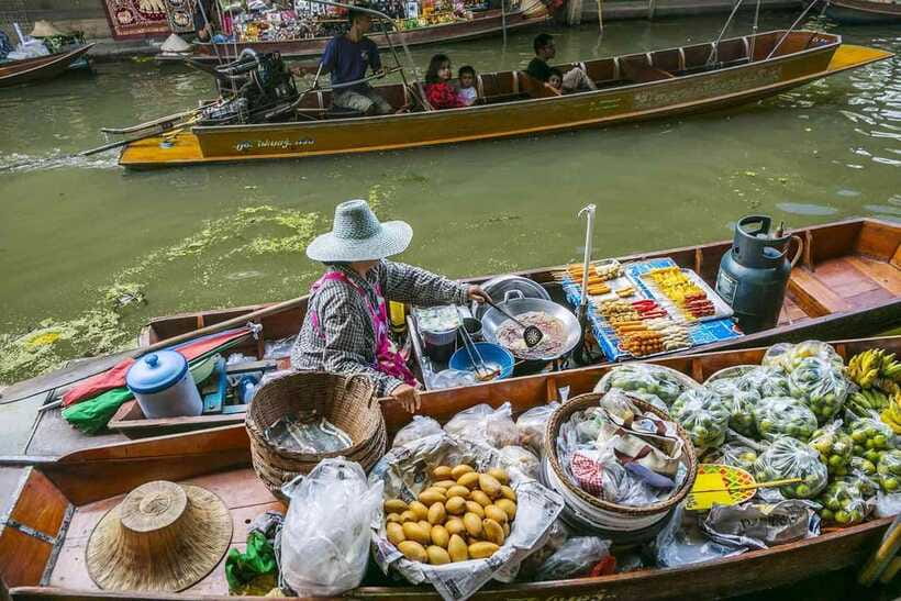 Bangkok: Railway and Floating Market Tour with Dragon Temple - Should you book the Railway and Floating Market Tour?