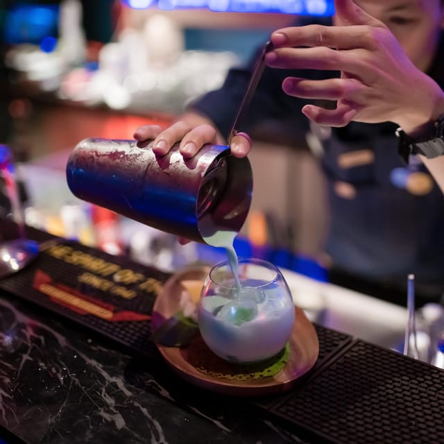 Bangkok: RedSquare Rooftop Bar at Novotel Sukhumvit 4 - Who will enjoy RedSquare most?