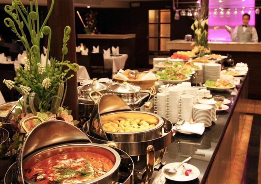 Bangkok: River Dinner Cruise on the Chao Phraya Princess - Live Music That Builds Into a Party