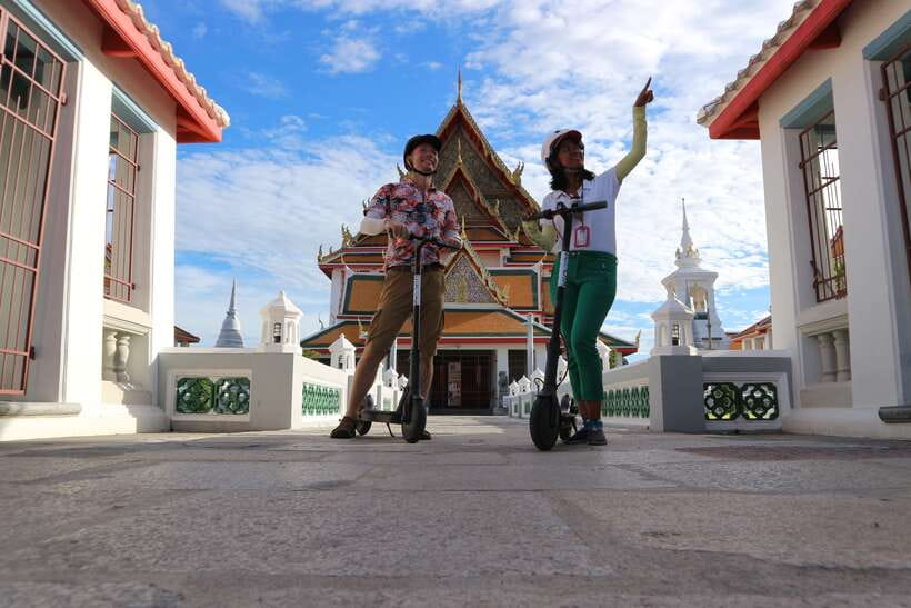 Bangkok: Riverside E-Scooter Adventure with StreetFood Snack - Tha Din Daeng Market brings the food front and center