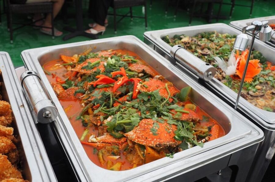 Bangkok: Royal Princess Chao Phraya Dinner Cruise - Dinner begins as Bangkok lights up
