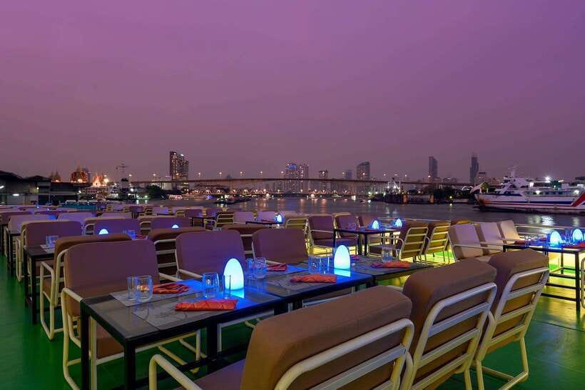 Bangkok: Royal Princess River Dinner Cruise with Live Music - What makes this cruise worth considering
