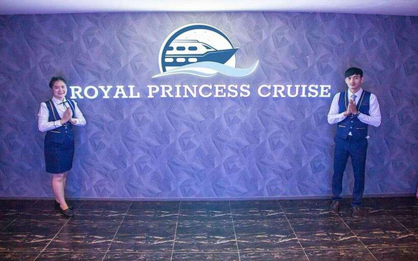 Bangkok: Royal Princess River Dinner Cruise with Live Music - The Chao Phraya route after dark