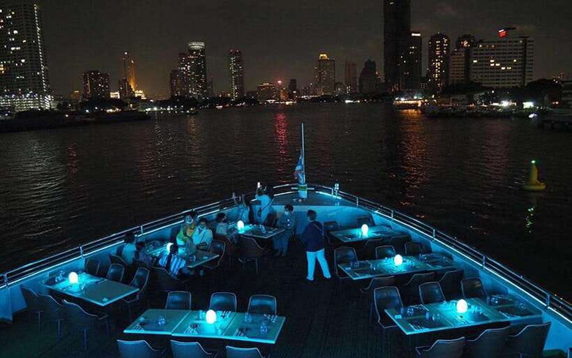Bangkok: Royal Princess River Dinner Cruise with Live Music - Music, dancing, and the mood onboard