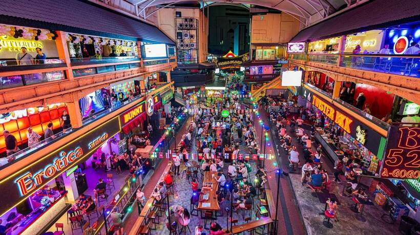 Bangkok: Soi Cowboy, Nana, Soi 11, Rooftops, Clubs & Go Go’s - Walking through Soi Cowboy
