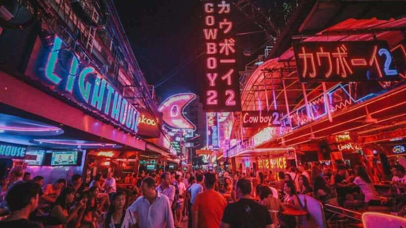 Bangkok: Soi Cowboy, Nana, Soi 11, Rooftops, Clubs & Go Go’s - Spectrum Lounge & Bar and the best skyline pause
