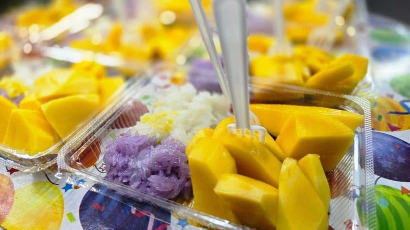 Bangkok: Street Food Tasting Tour at Night - Who should book this Chinatown walk?