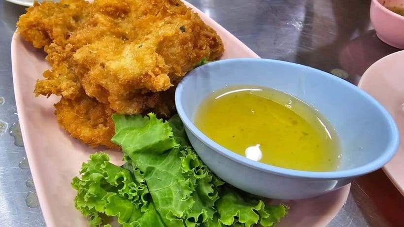 Bangkok: Street Food Tasting Tour at Night - Why Chinatown is the right setting for a food tour