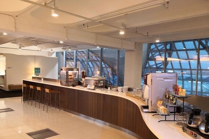 Bangkok Suvarnabhumi Airport (BKK) / Don Mueang Airport (DMK) VIP Lounge Access - WiFi, Showers, Flight Screens, and Other Useful Extras