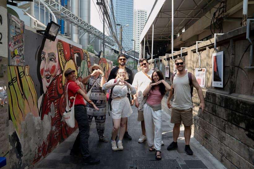 Bangkok: Talad Noi Hidden Gems & Street Food Adventure - How the small group changes the experience