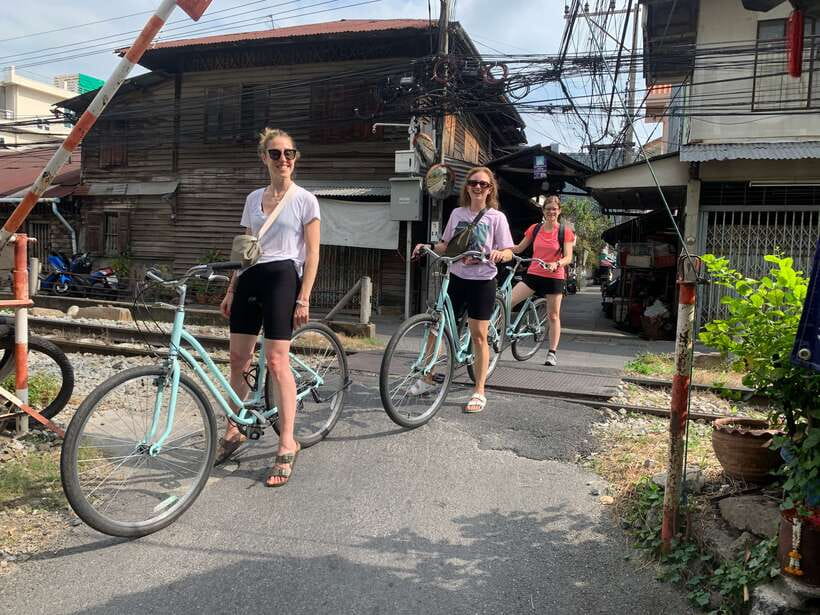 Bangkok: Temples, Canals & Local Life Bike Tour - Wat Khun Chan and the quieter side of temple life