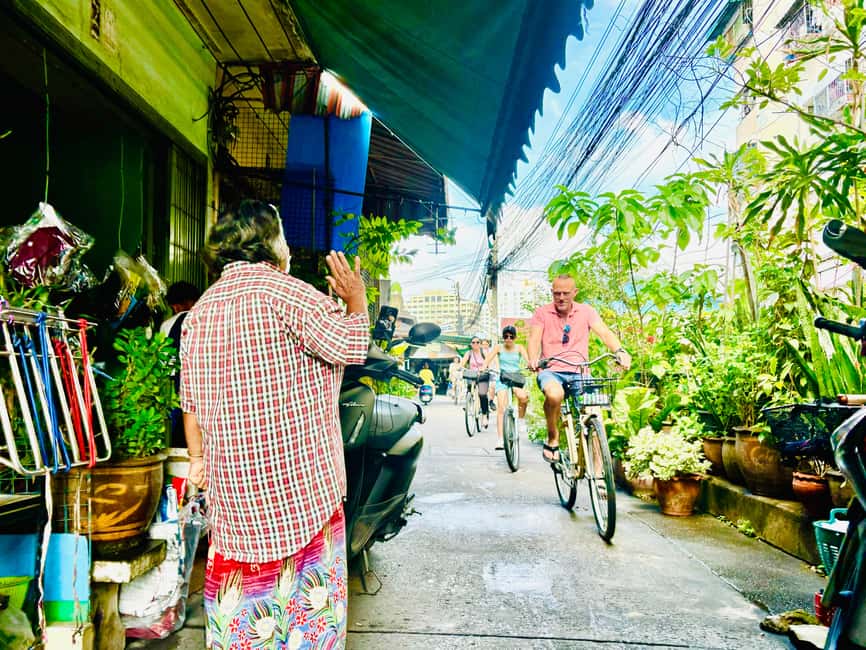 Bangkok: Temples, Canals & Local Life Bike Tour - Wat Nak Prok and Wutthakat by bicycle