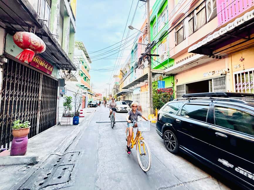 Bangkok: Temples, Canals & Local Life Bike Tour - Guides who make the route more than a bike ride