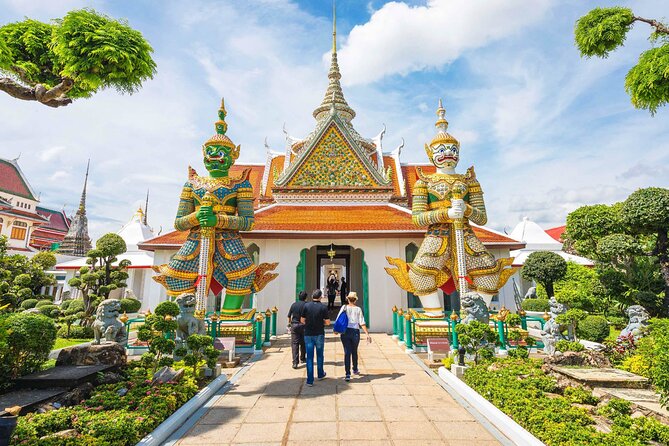 Bangkok Temples Tour at Wat Arun, Wat Phoa and Wat Saket - The Guides Make the Biggest Difference