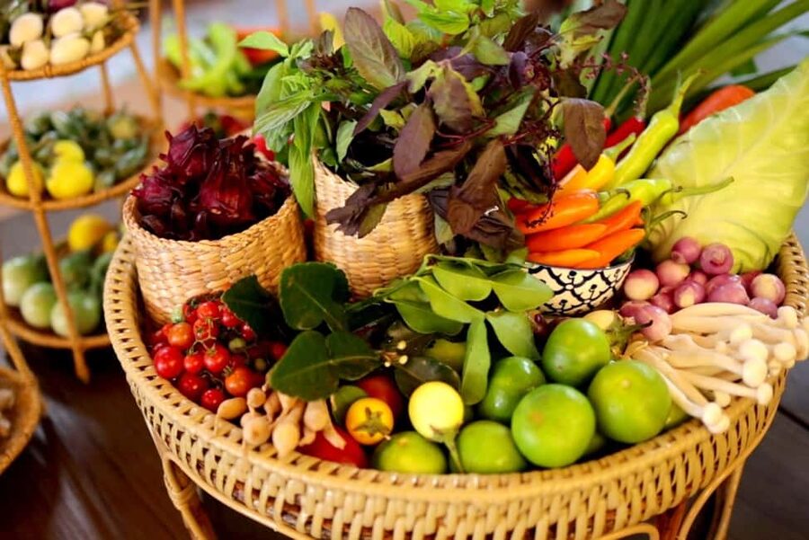 Bangkok: Thai Cooking Class With 4 Dishes & Thai Drink - Eating what you cooked together