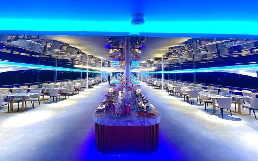Bangkok:The Planet Sunset&Dinner Cruise on Chao Phraya River - The buffet: good variety, uneven first rush