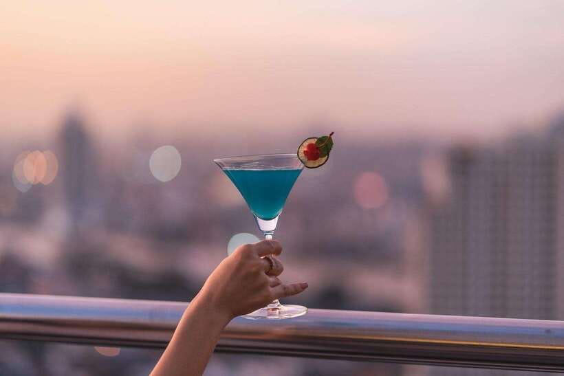 Bangkok: ThreeSixty Rooftop Bar at Millennium Hilton - A rooftop evening above the Chao Phraya