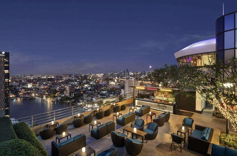 Bangkok: ThreeSixty Rooftop Bar at Millennium Hilton - Service that helps the evening feel easy