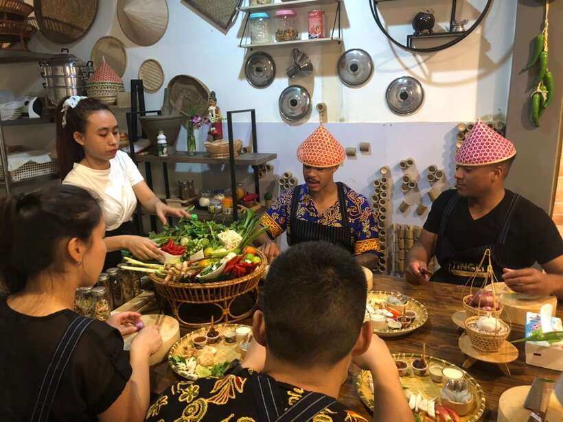Bangkok: Tingly Thai Cooking School Half-Day Cooking Class - Four dishes, with one menu change by weekday